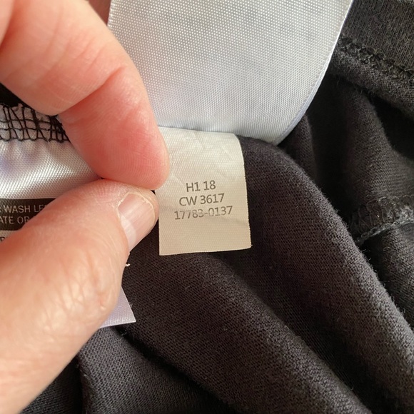 ‼️ REDUCED ‼️ Authentic LEVIS Short Sleeve T-Shirt - Picture 4 of 6